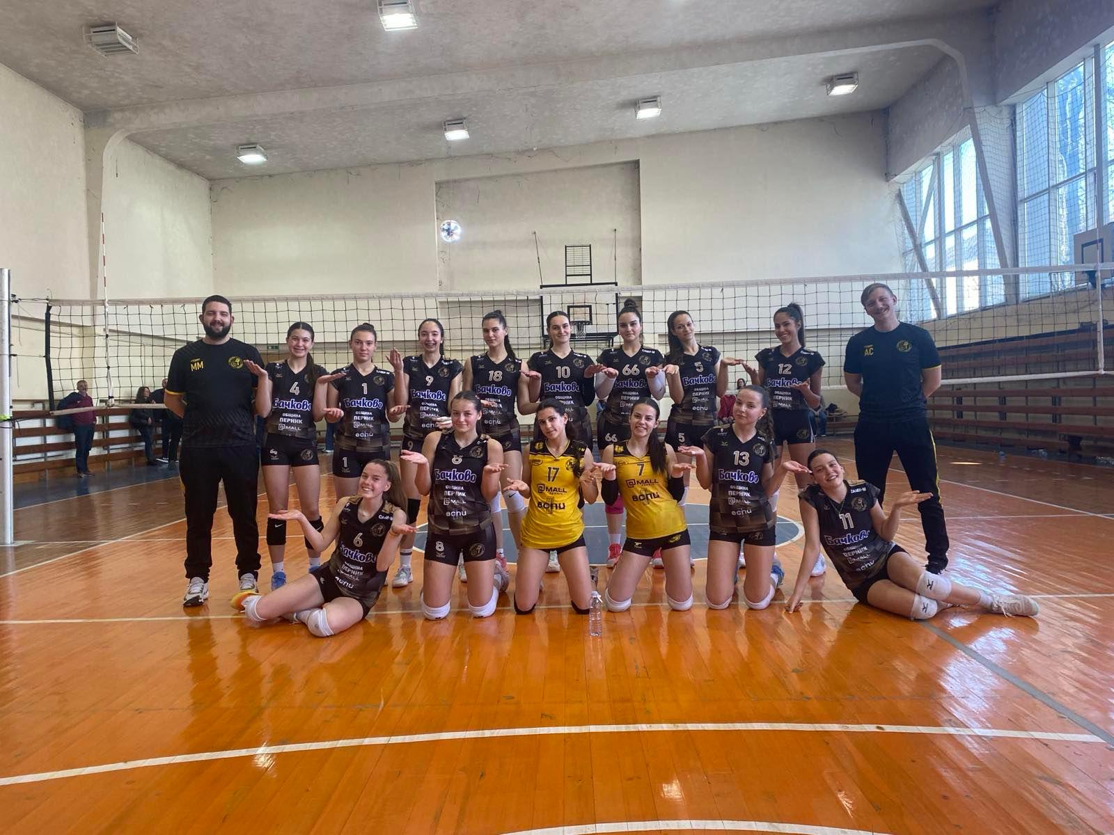 Пред своя публика Миньор взе върха в група И